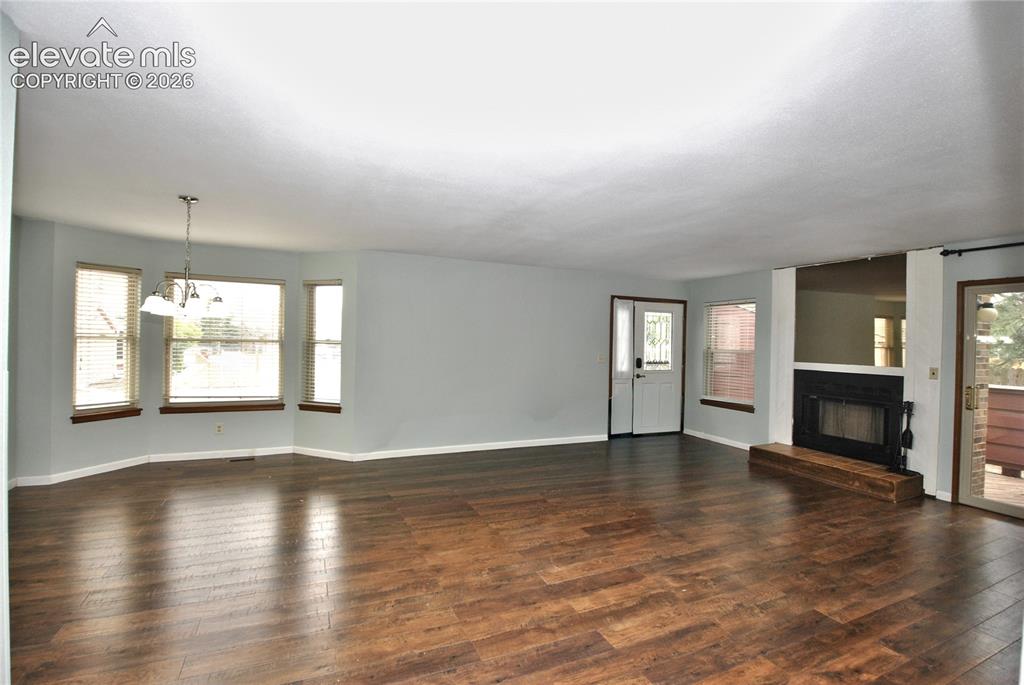 Image 5 of 23: Living Room
