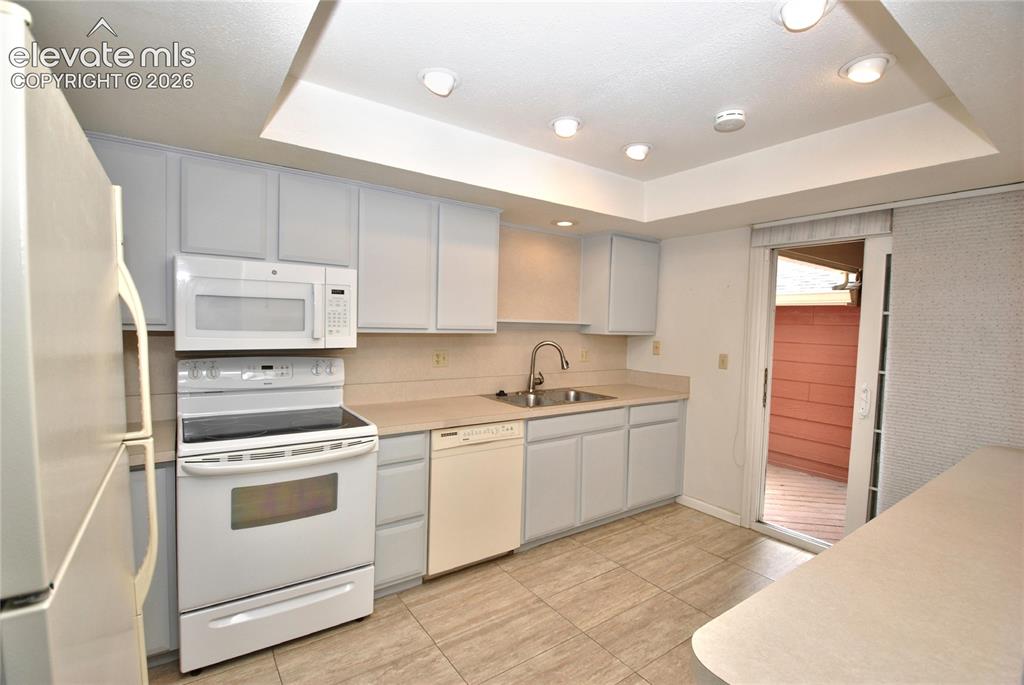 Image 6 of 23: Kitchen