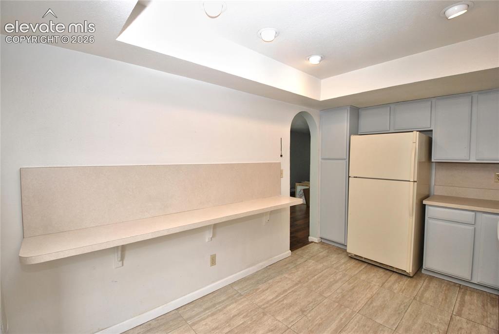 Image 7 of 23: Kitchen