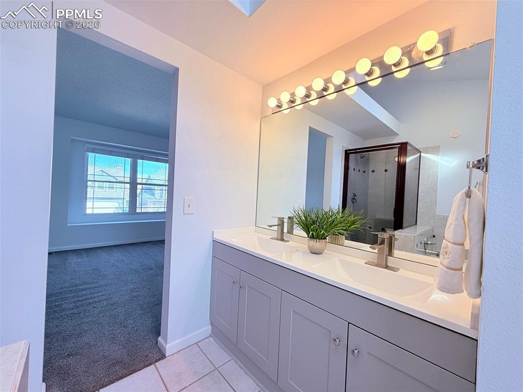 Image 25 of 39: Bathroom