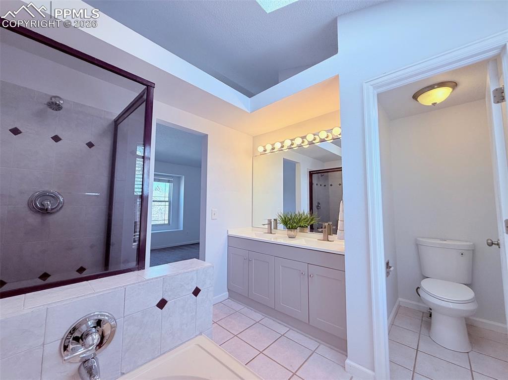 Image 26 of 39: Bathroom