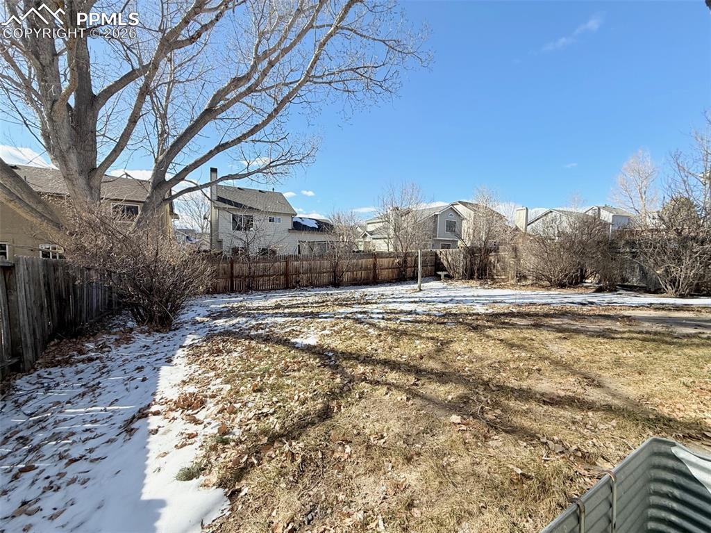 Image 37 of 39: Yard