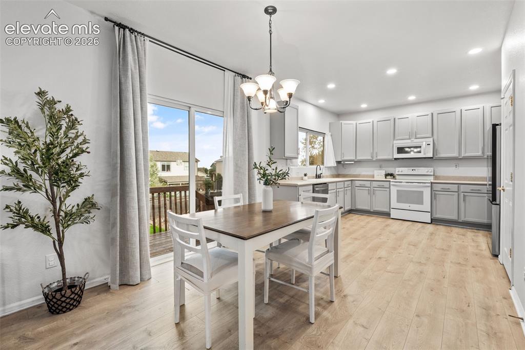 Image 11 of 47: Dining Area