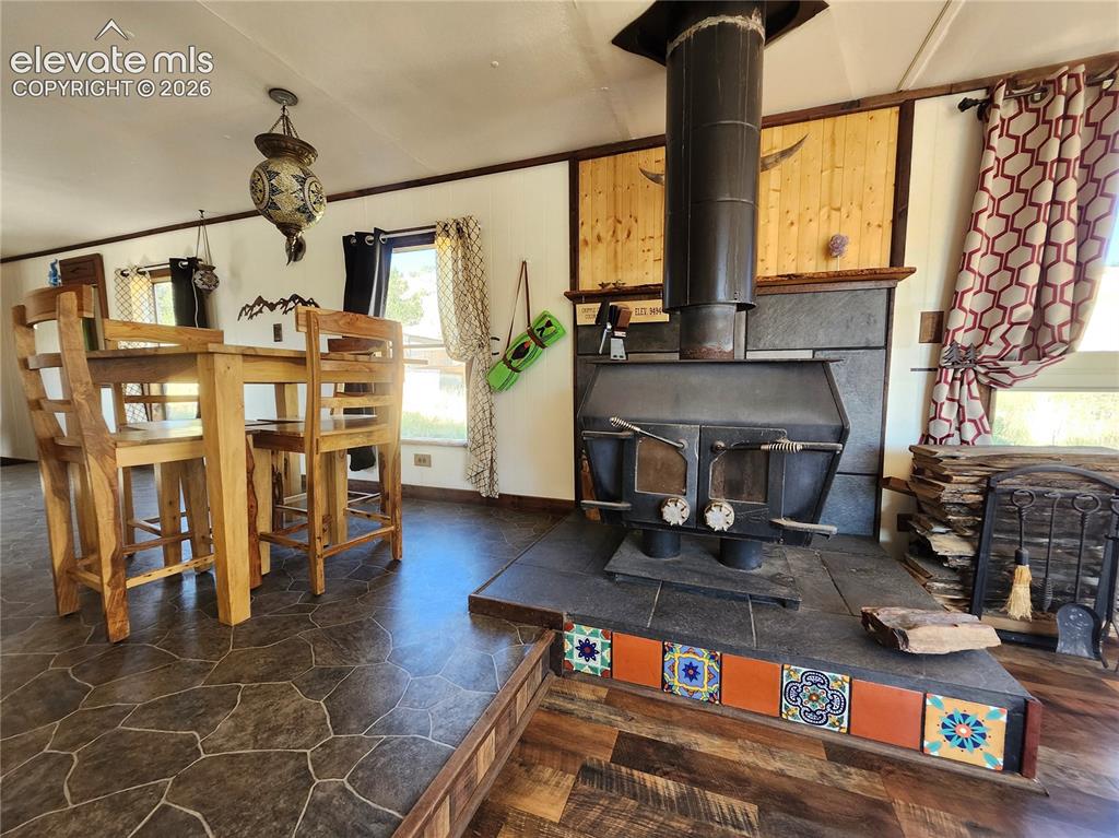 Image 14 of 29: Dining Room