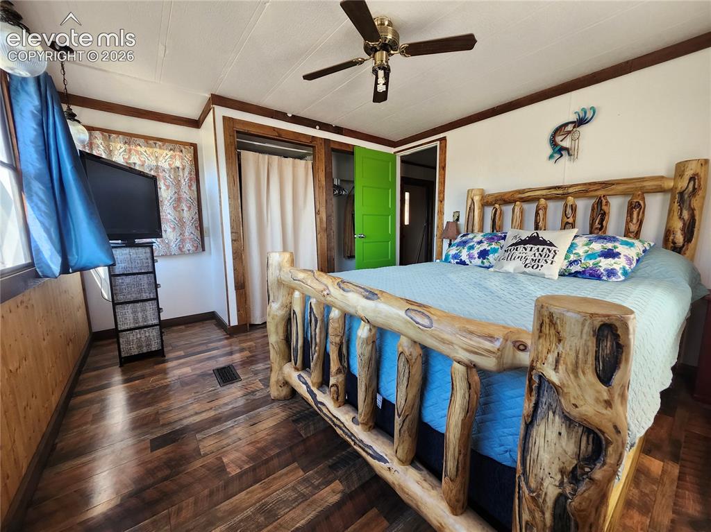 Image 19 of 29: Bedroom