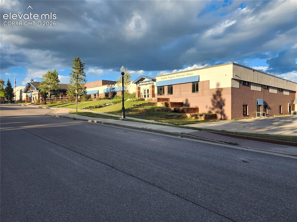 Image 31 of 33: Pass library and school