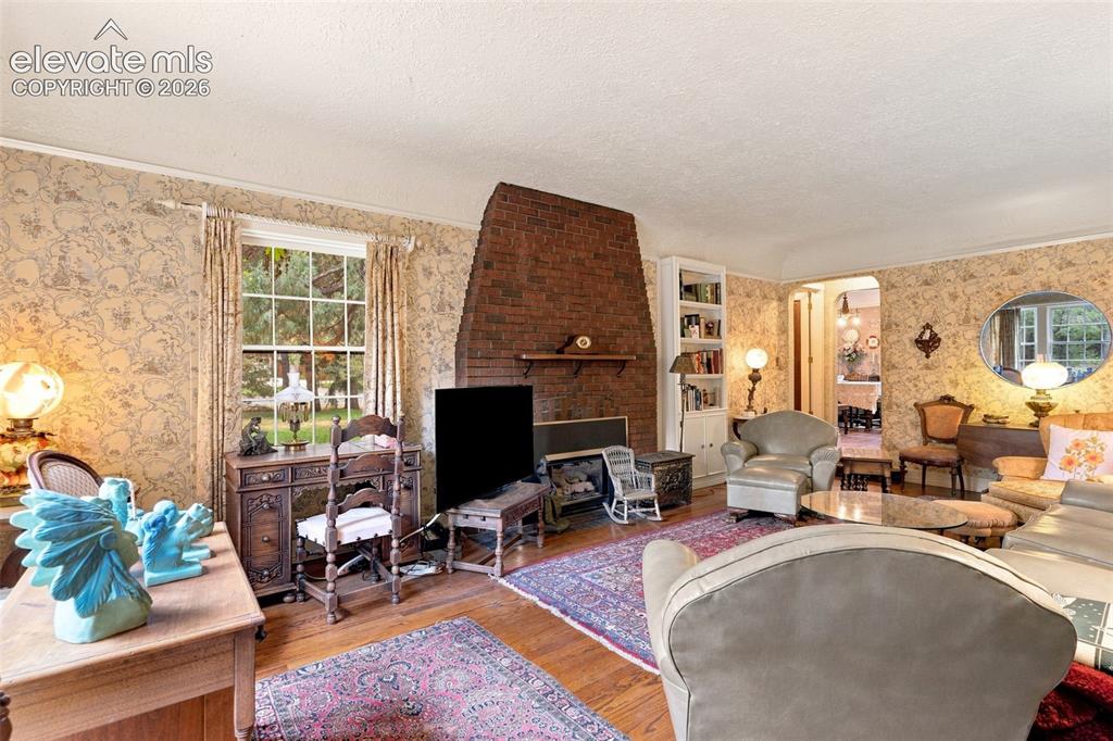 Image 11 of 50: Living Room