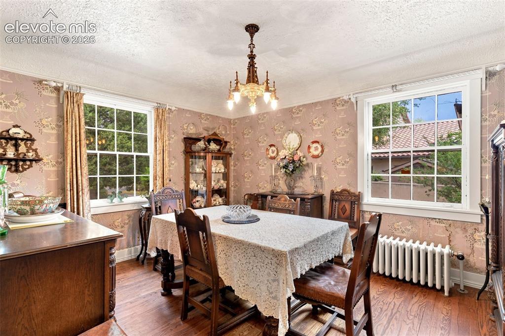 Image 13 of 50: Dining Area