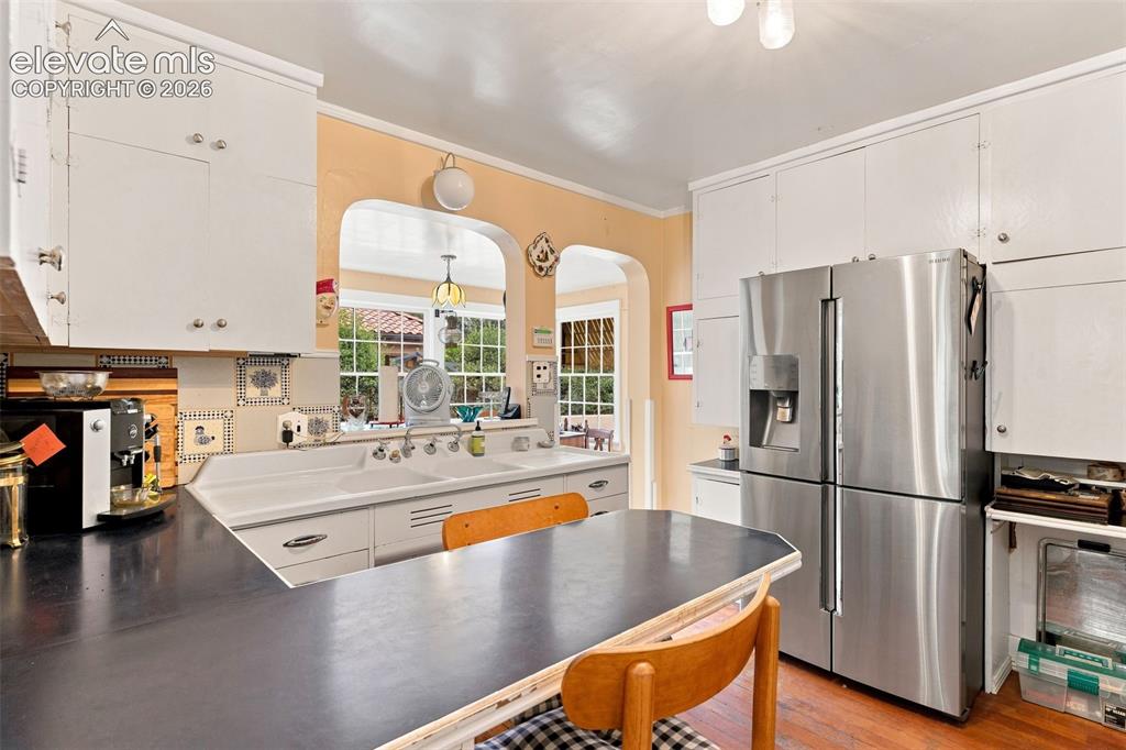 Image 15 of 50: Kitchen