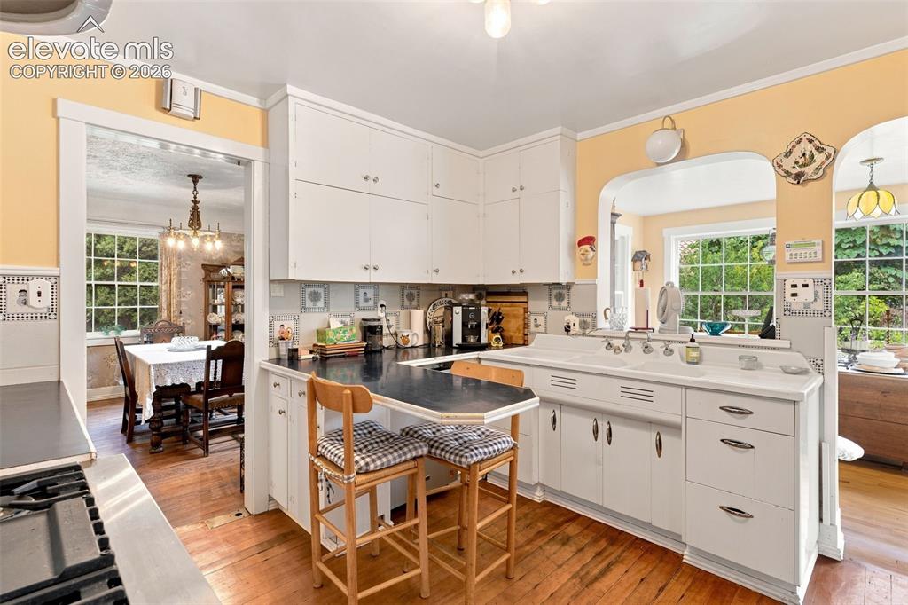 Image 17 of 50: Kitchen