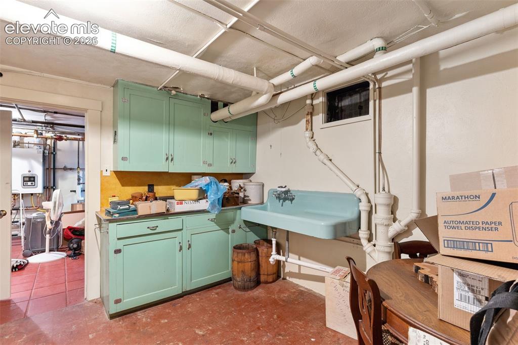 Image 39 of 50: Kitchen in Basement