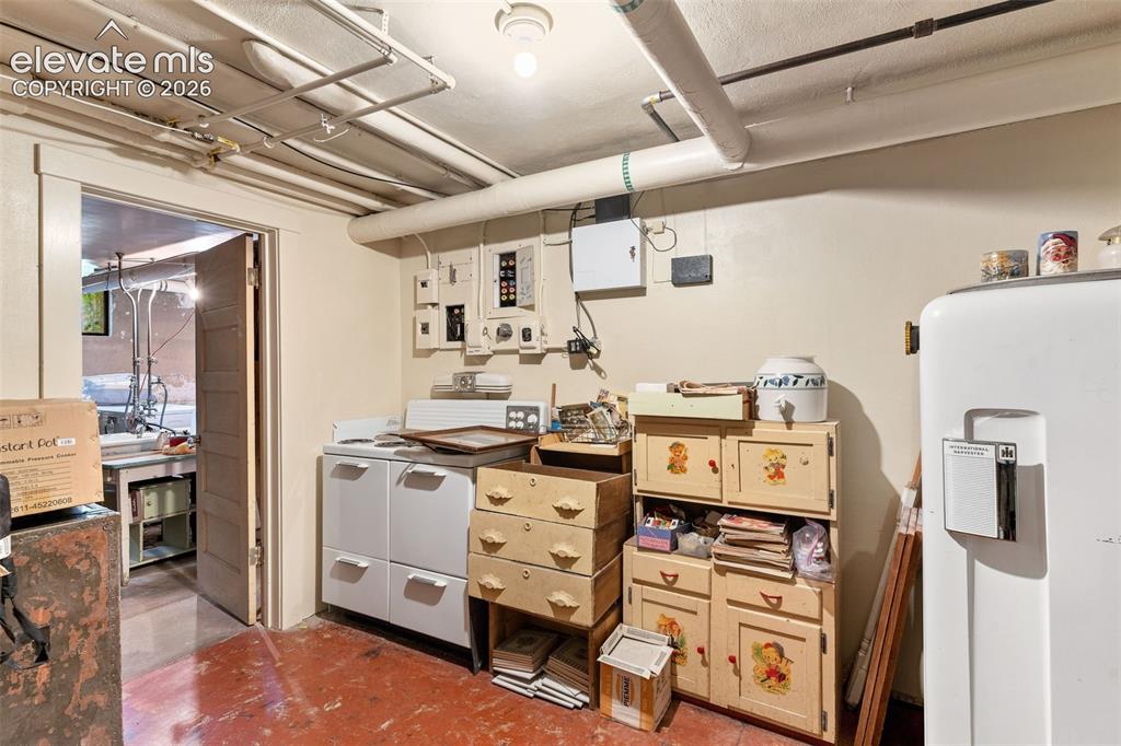 Image 40 of 50: Kitchen in Basement