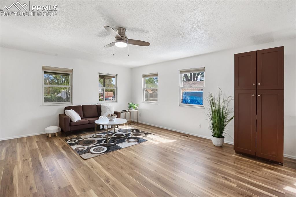 Image 15 of 36: Living Room