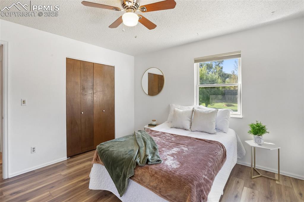 Image 18 of 36: Bedroom