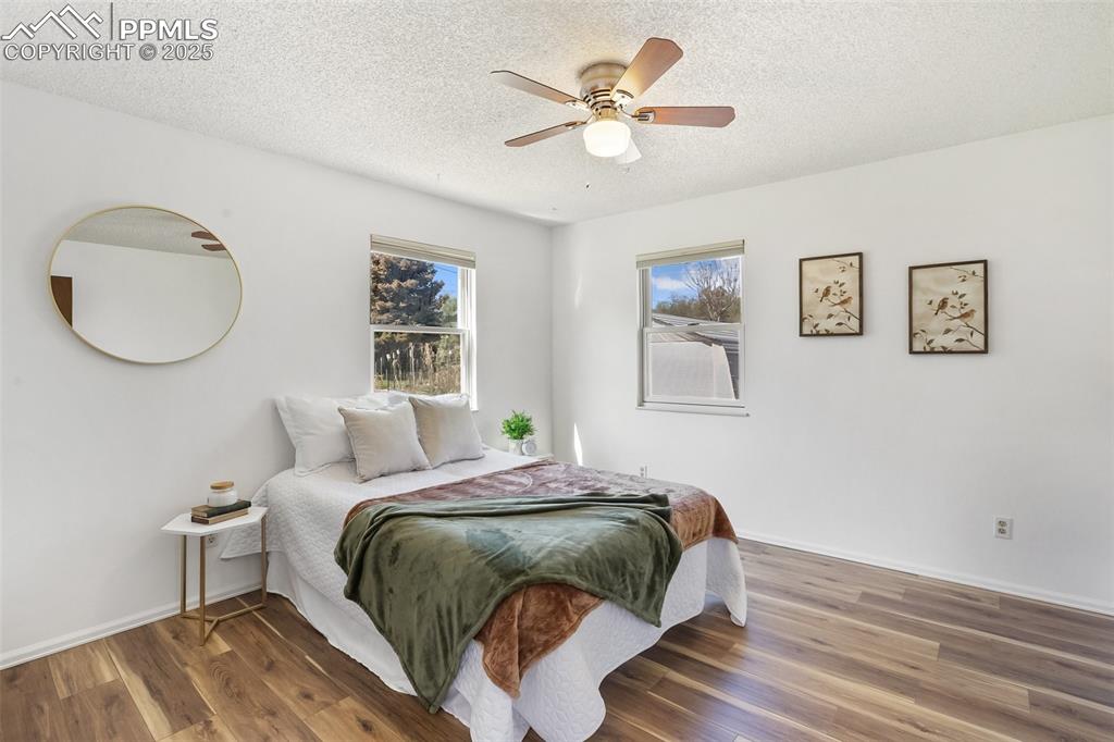 Image 19 of 36: Bedroom