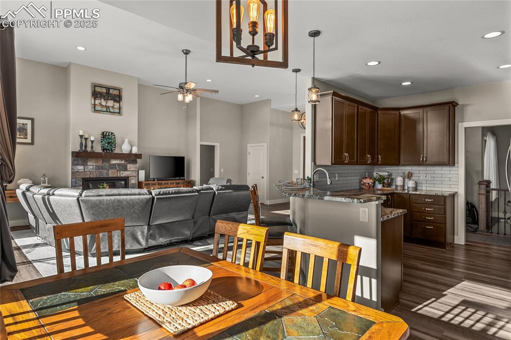 Image 12 of 48: Dining Area