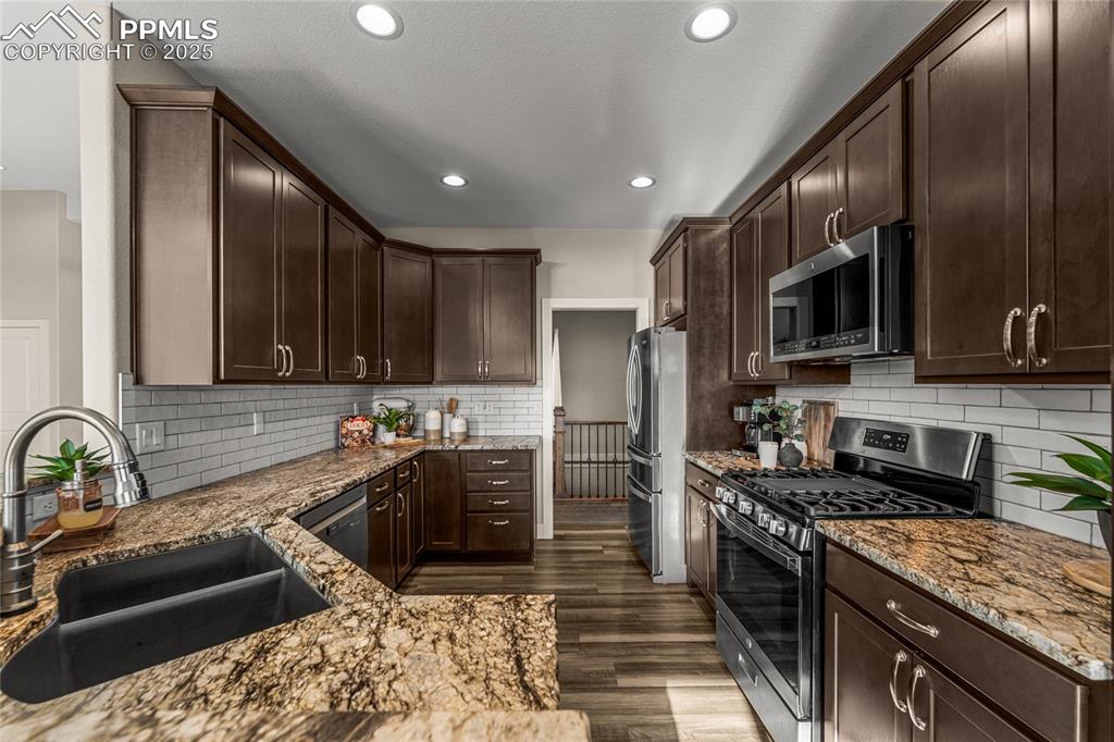 Image 13 of 48: Kitchen