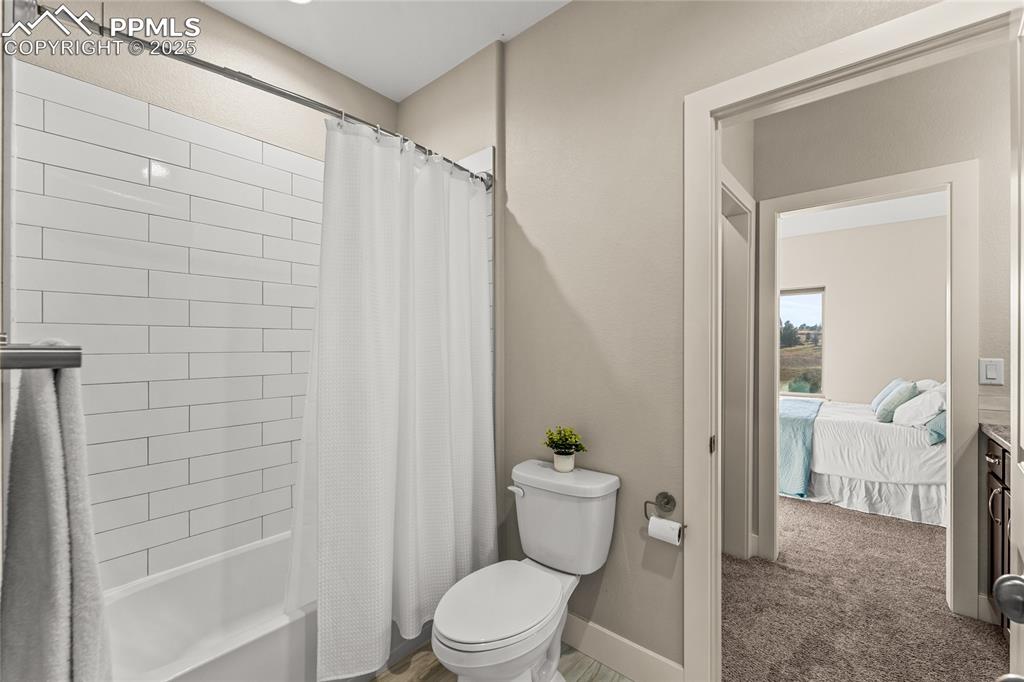 Image 29 of 48: Bathroom