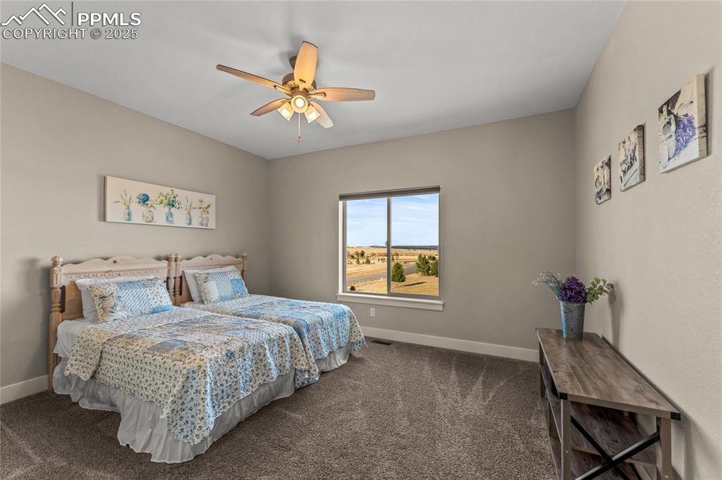 Image 32 of 48: Bedroom