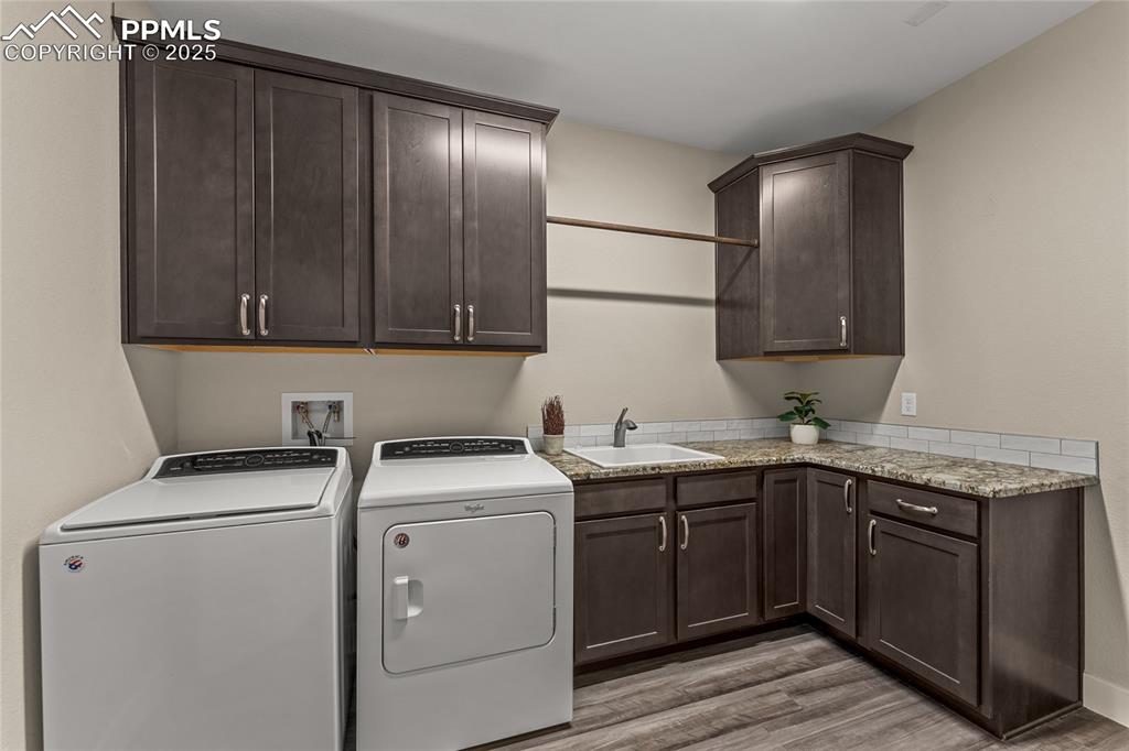 Image 34 of 48: Laundry