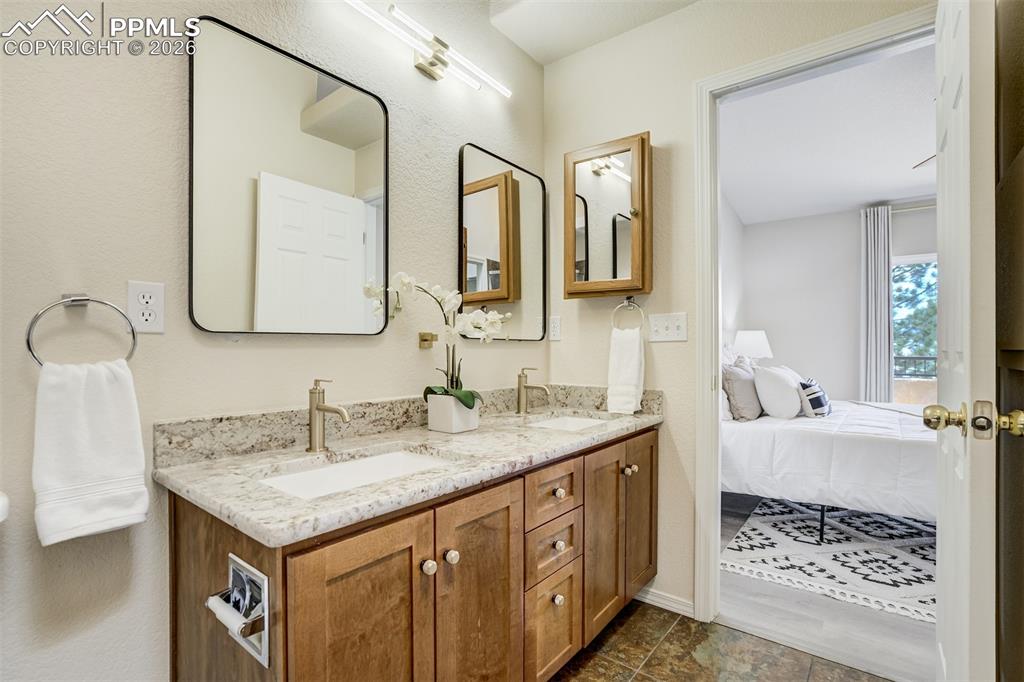 Image 24 of 39: Bathroom