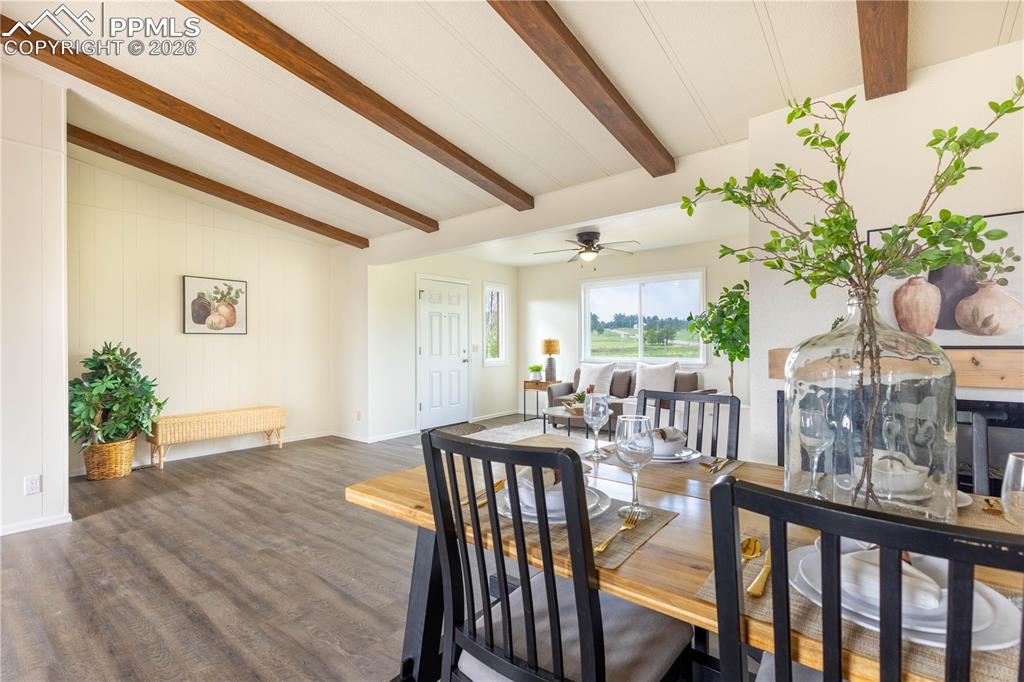 Image 11 of 50: Dining Area