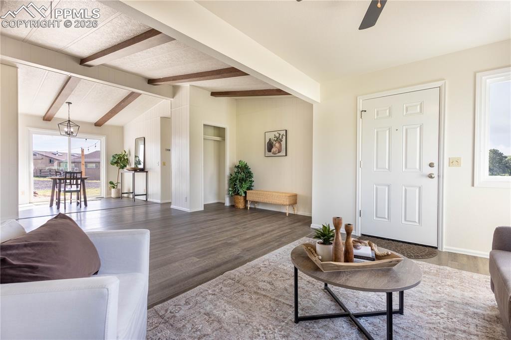 Image 14 of 50: Living Room