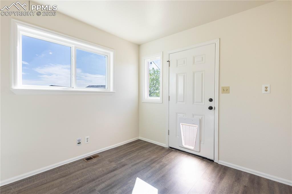 Image 24 of 50: Entry