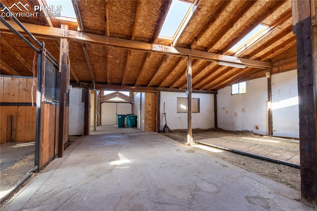 Image 38 of 50: Stable