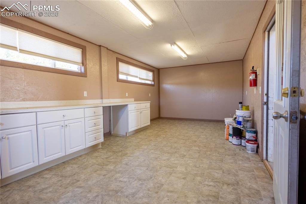 Image 39 of 50: Laundry