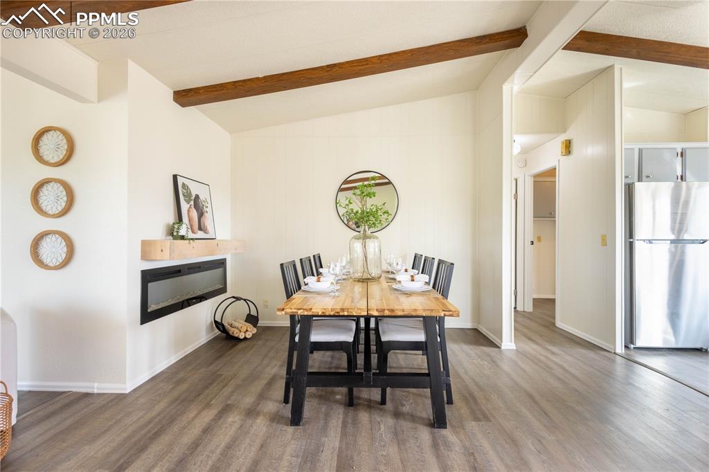 Image 9 of 50: Dining Area