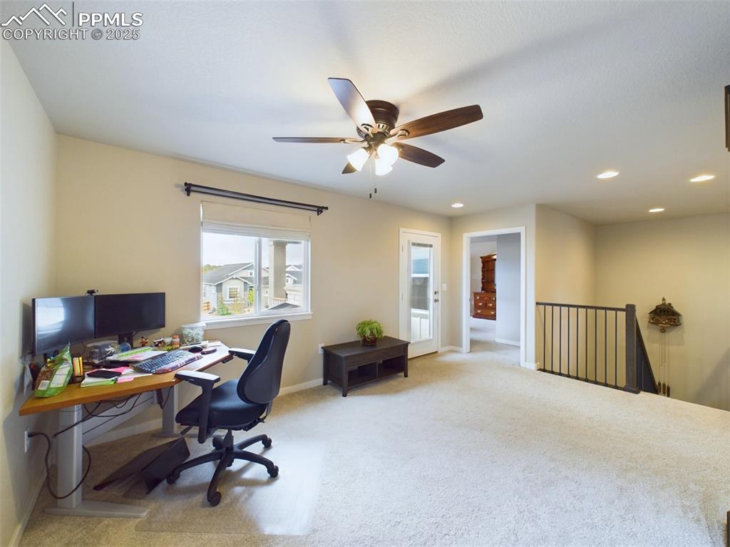 Image 15 of 40: Office