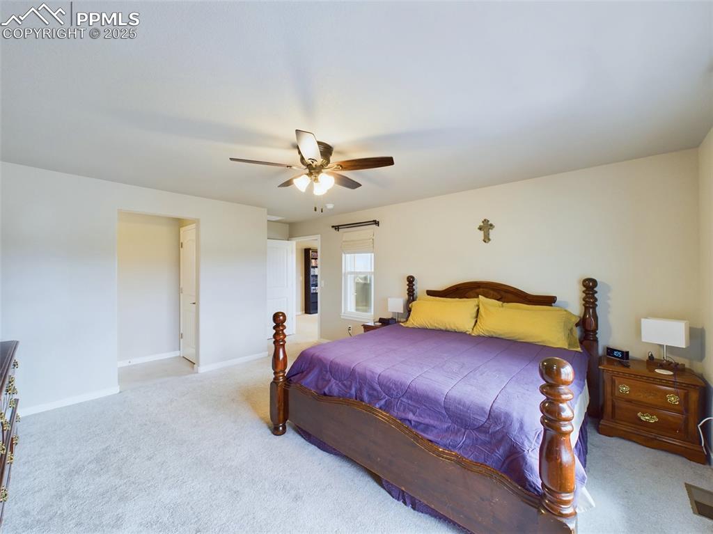 Image 16 of 40: Bedroom