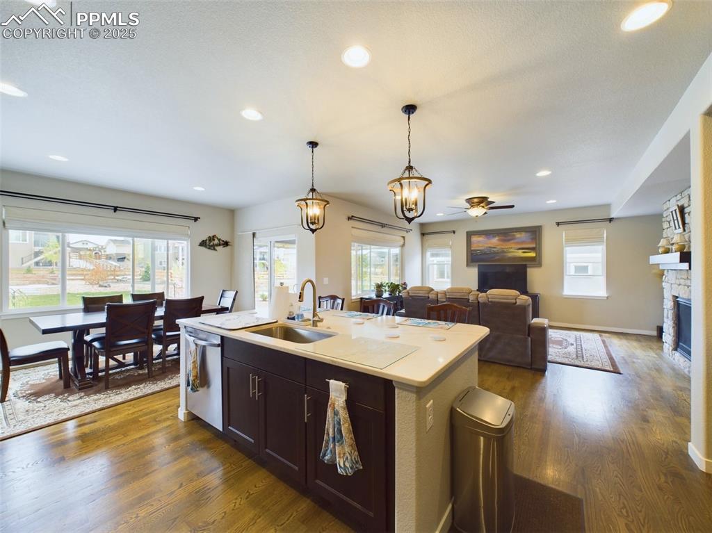 Image 9 of 40: Kitchen