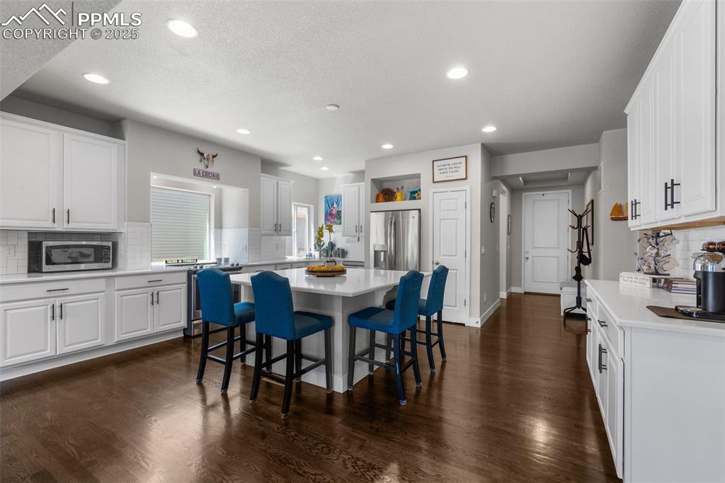Image 10 of 47: Kitchen