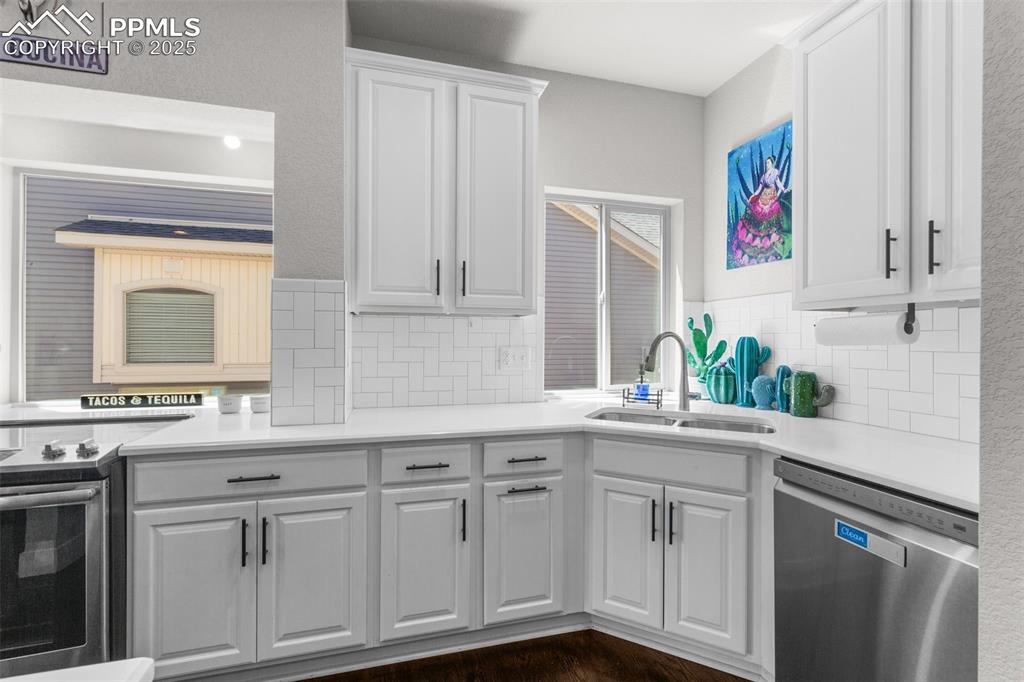Image 13 of 47: Kitchen