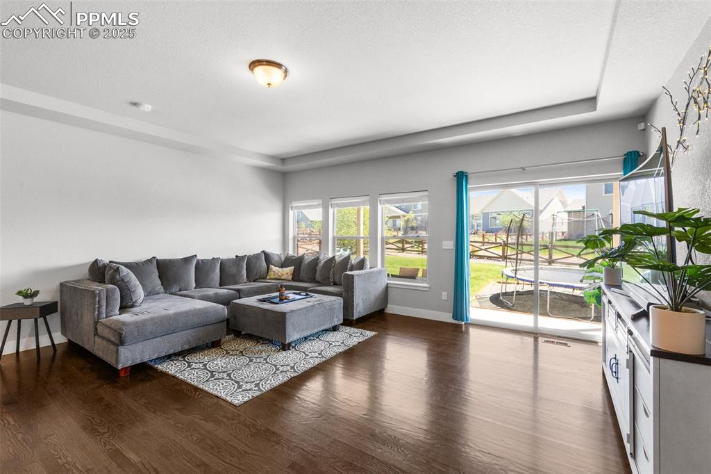 Image 17 of 47: Living Room