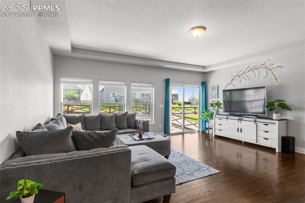 Image 19 of 47: Living Room