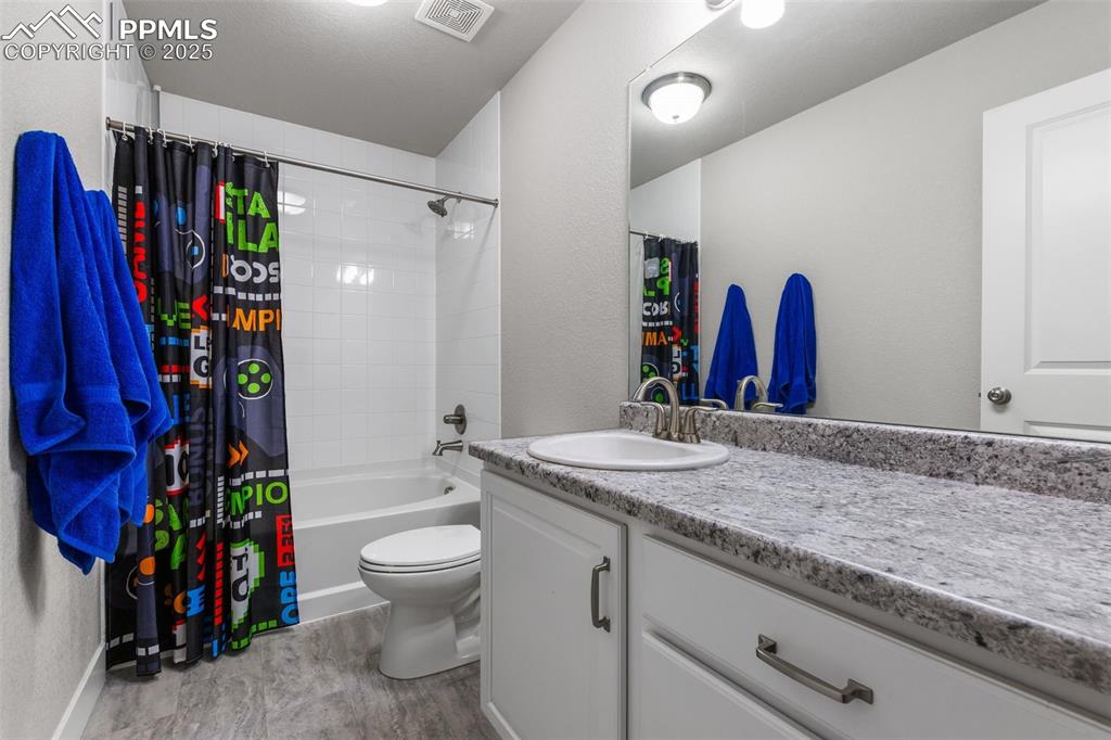 Image 40 of 47: Bathroom