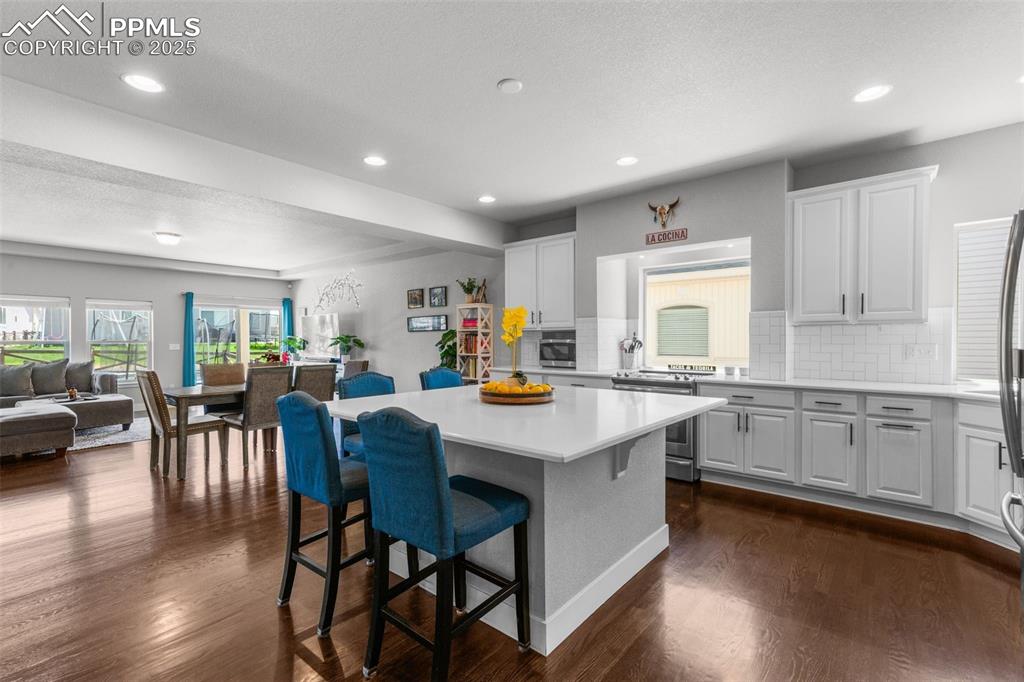 Image 9 of 47: Kitchen