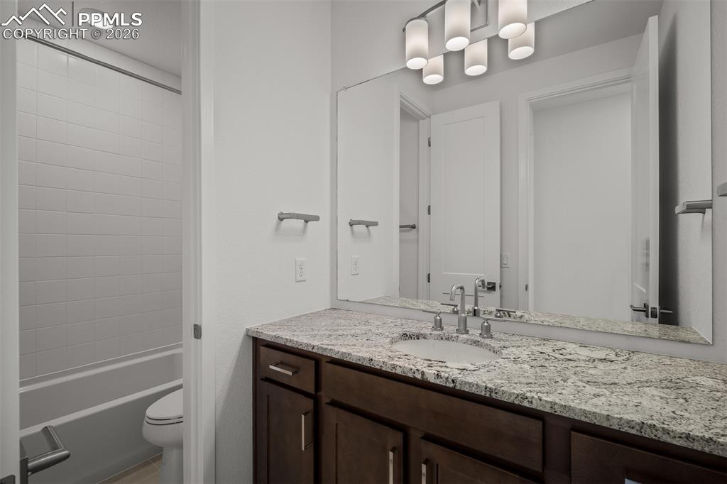 Image 25 of 36: Bathroom