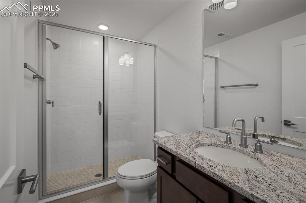 Image 33 of 36: Bathroom