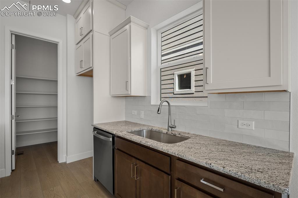 Image 6 of 36: Kitchen