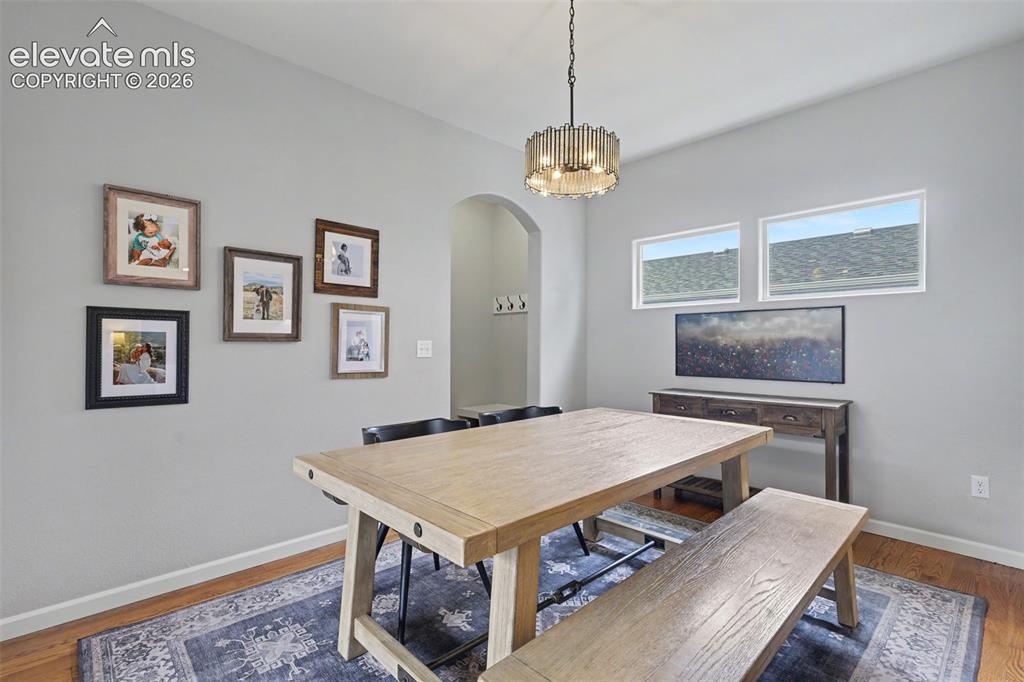 Image 12 of 45: Dining Area