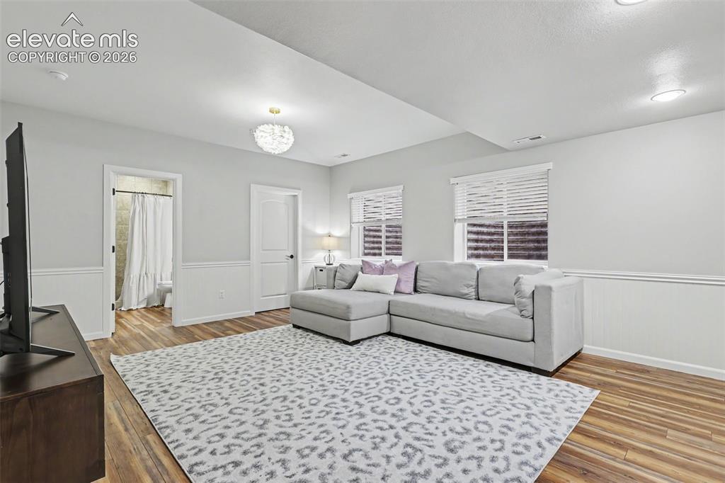 Image 31 of 45: Family Room