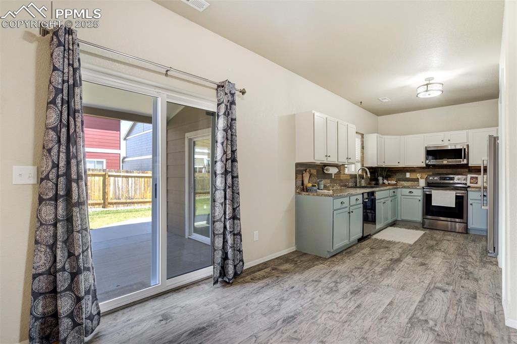 Image 10 of 48: Kitchen