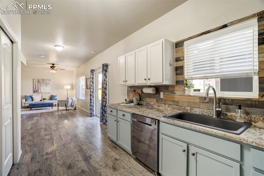 Image 14 of 48: Kitchen