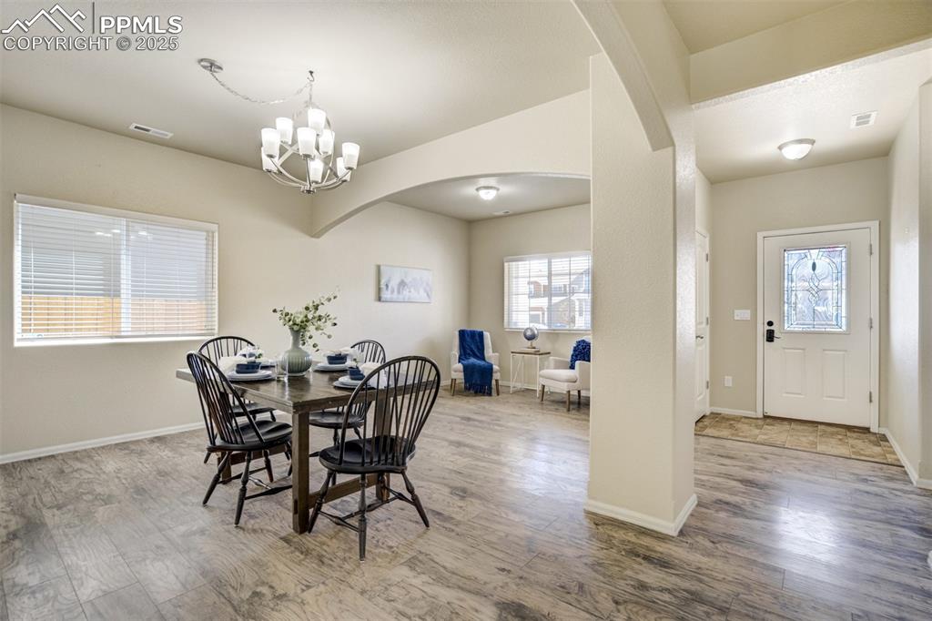 Image 15 of 48: Dining Area