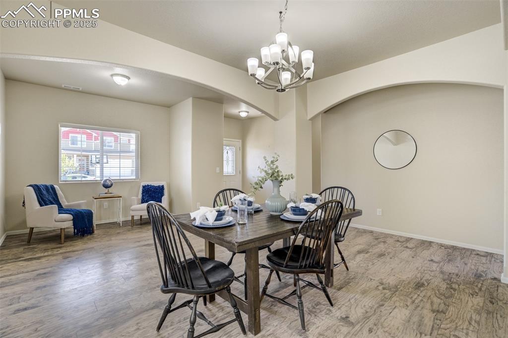 Image 16 of 48: Dining Area