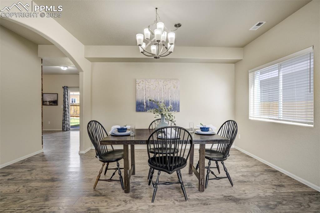 Image 17 of 48: Dining Area